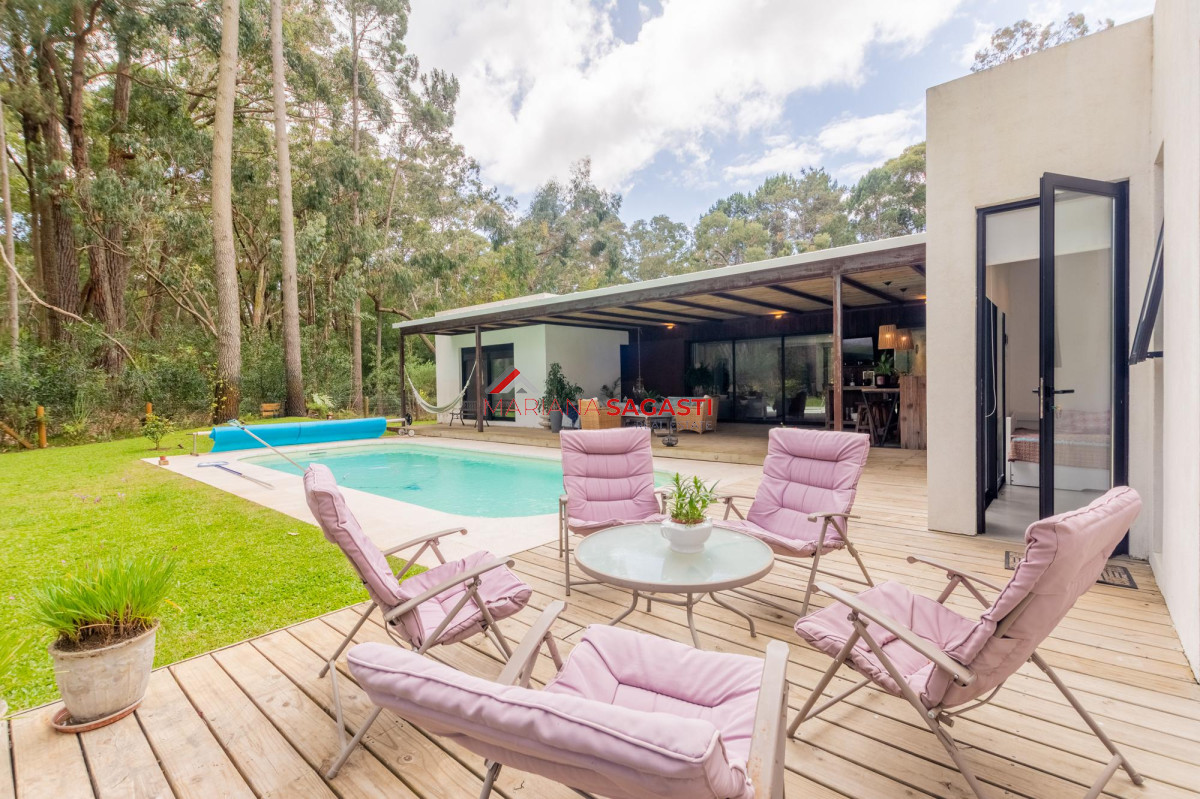 Casa ID.3890 - Venta Casa 4 dormitorios en Barrio Privado, Solanas, Punta del Este