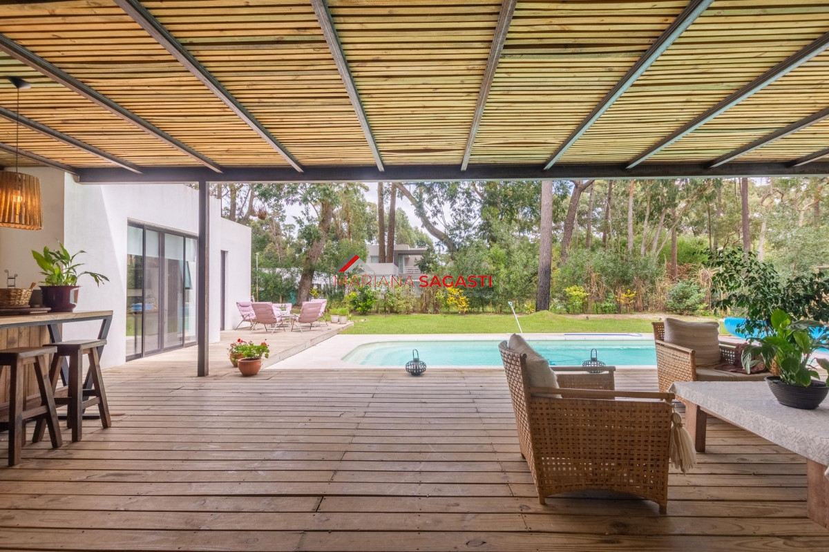 Casa ID.3890 - Venta Casa 4 dormitorios en Barrio Privado, Solanas, Punta del Este