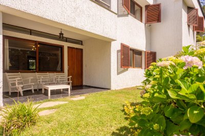 Departamento de 2 dormitorios estilo casa en Roosevelt