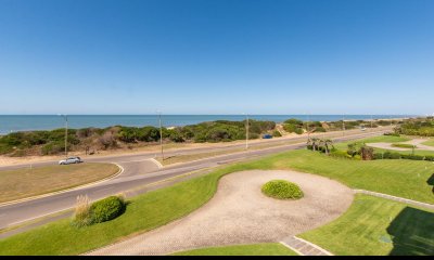 Apartamento  Venta 3 dormitorios mas dependencia  Rincón del Indio Punta del Este Vista al Mar