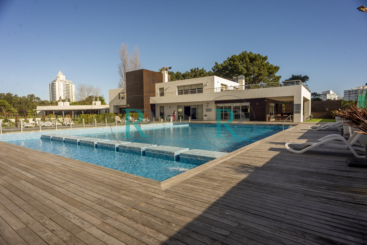 Apartamento ID.2117 - Venta Apartamento 3 dormitorios y dependencia en Ocean Drive Punta del Este