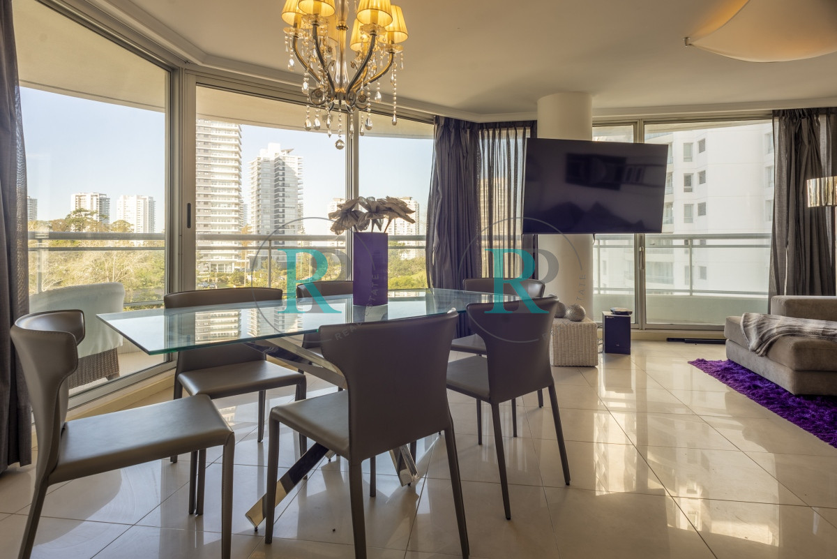 Apartamento ID.2117 - Venta Apartamento 3 dormitorios y dependencia en Ocean Drive Punta del Este