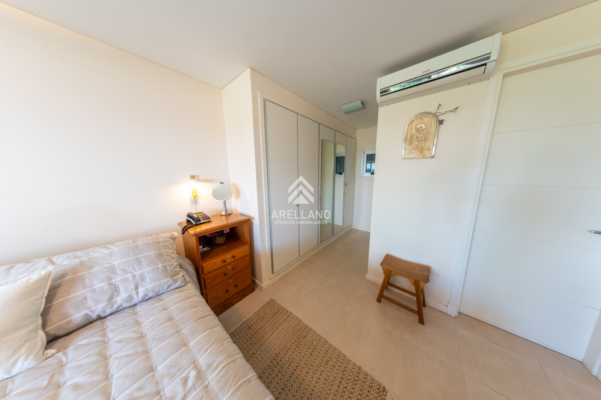 Apartamento ID.4550 - Venta apartamento 3 dormitorios Punta del Este Playa Mansa 