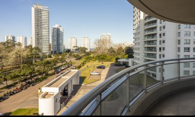 Venta Apartamento 3 dormitorios y dependencia en Ocean Drive Punta del Este