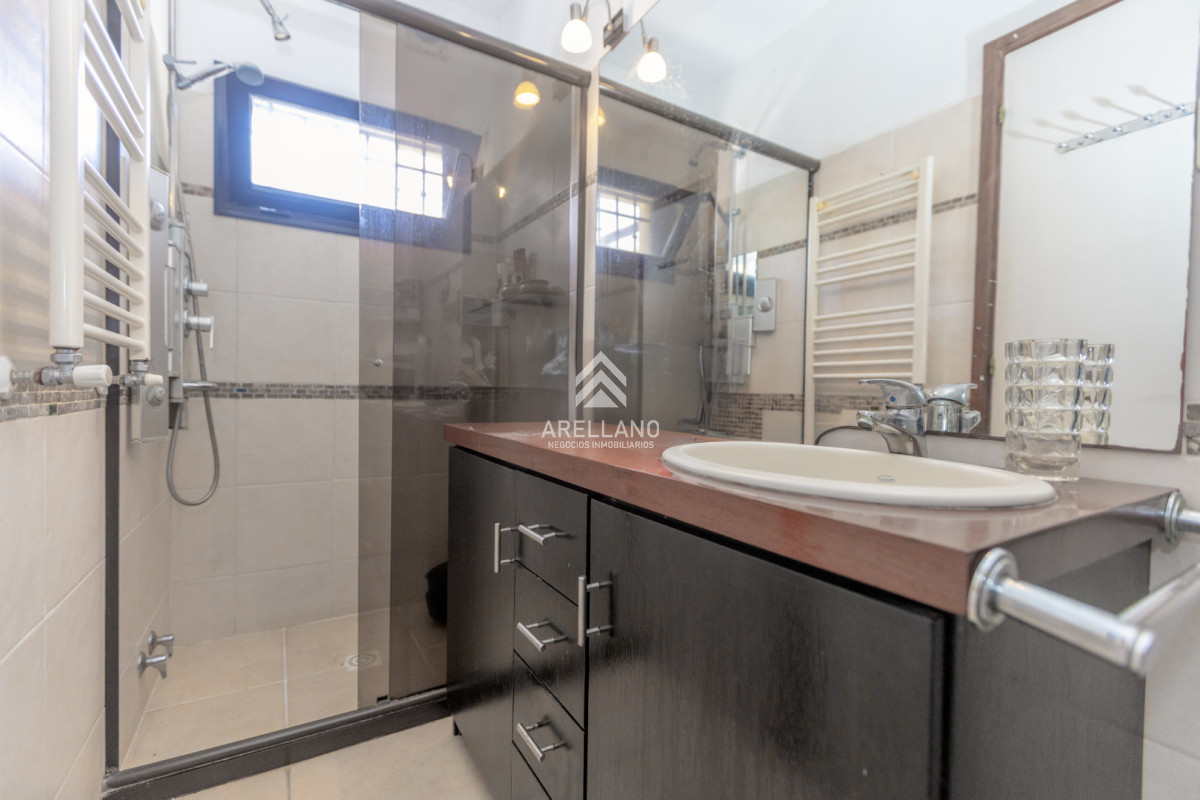 Casa ID.5879 - Venta casa 4 dormitorios