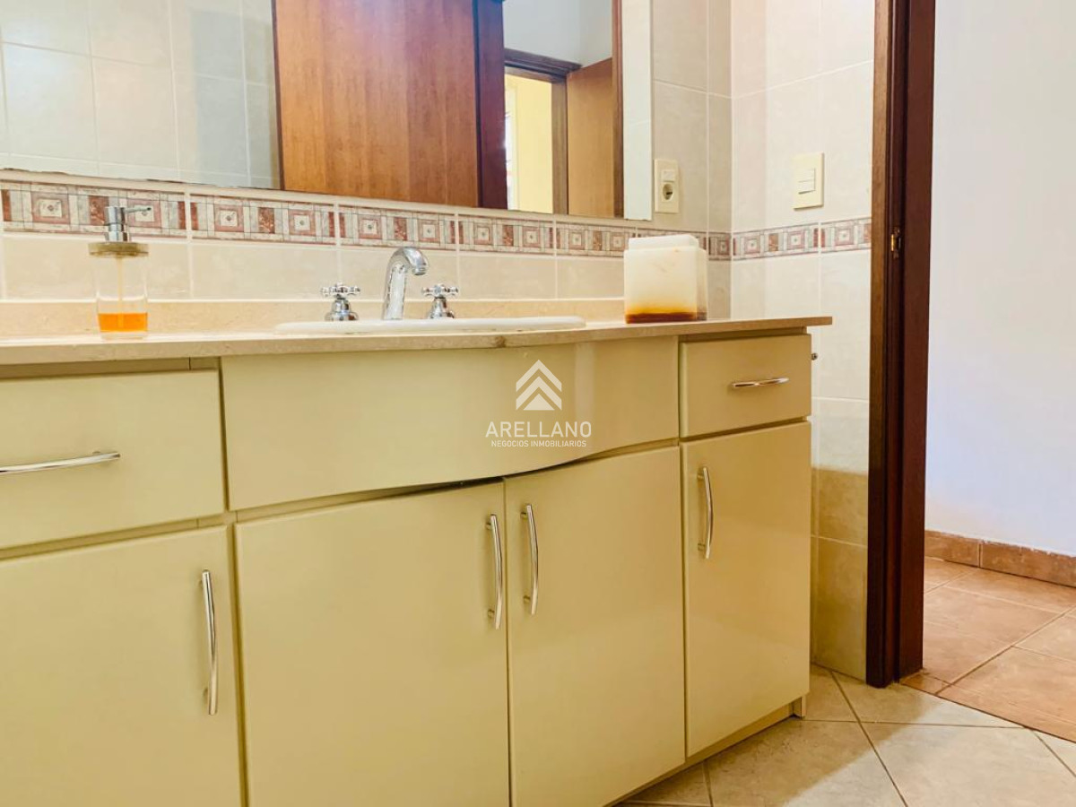 Casa ID.2669 - Casa en Playa Mansa 4 dormitorios cerca del mar
