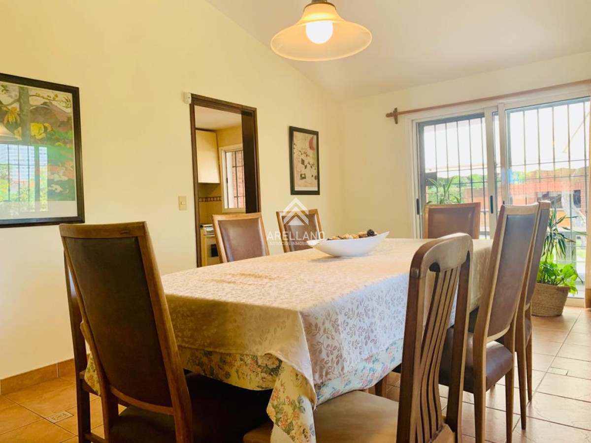 Casa ID.2669 - Casa en Playa Mansa 4 dormitorios cerca del mar