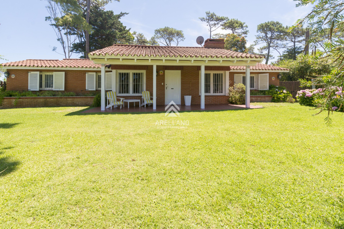 Casa ID.4054 - Venta casa 3 dormitorios y dependencia Playa Mansa 