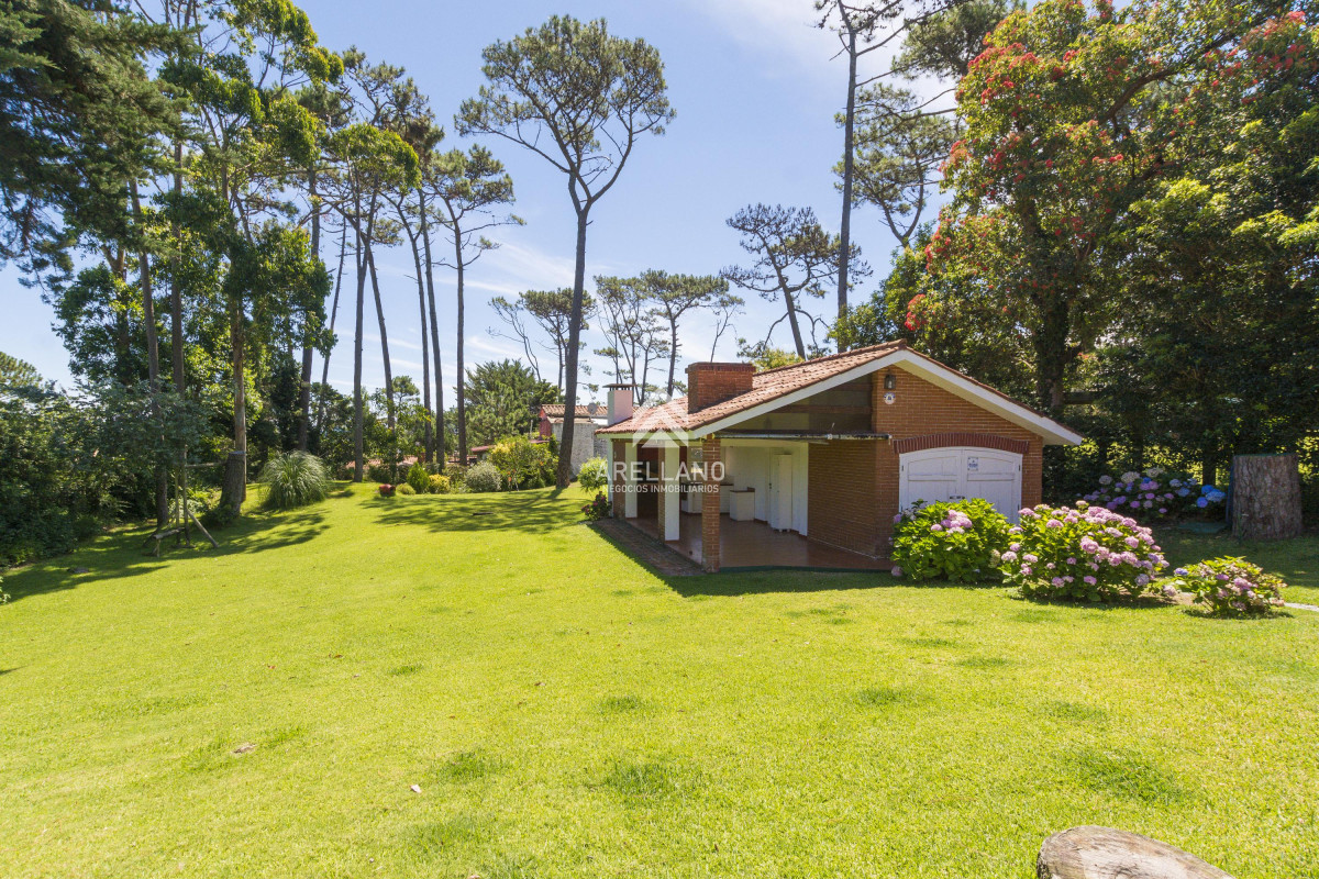 Casa ID.4054 - Venta casa 3 dormitorios y dependencia Playa Mansa 