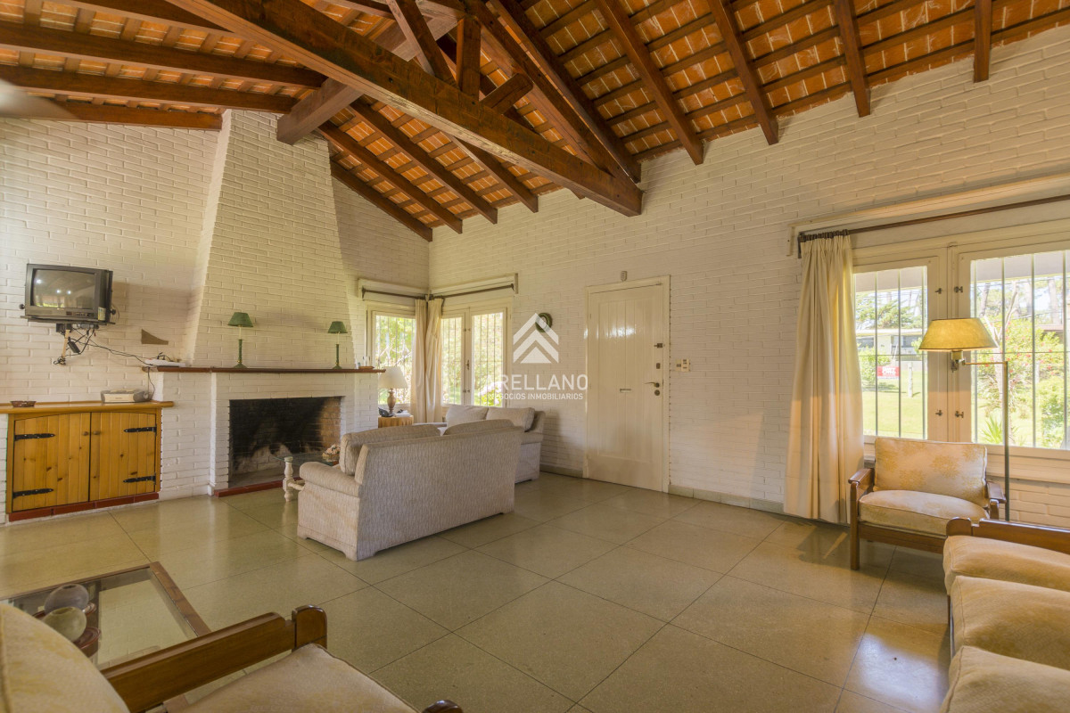 Casa ID.4054 - Venta casa 3 dormitorios y dependencia Playa Mansa 