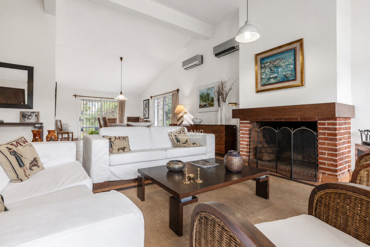 Casa ID.2669 - Casa en Playa Mansa 4 dormitorios cerca del mar