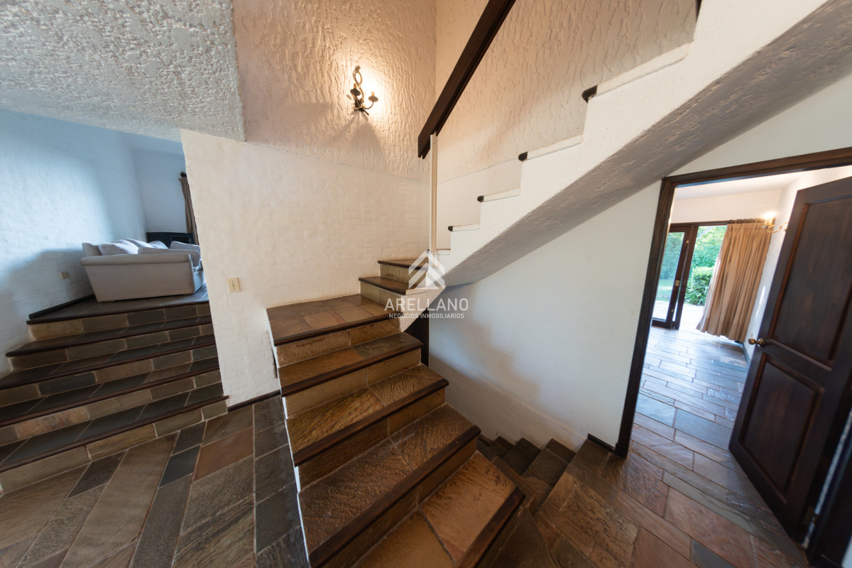 Casa ID.4613 - Venta casa 4 dormitorios en Pinares 