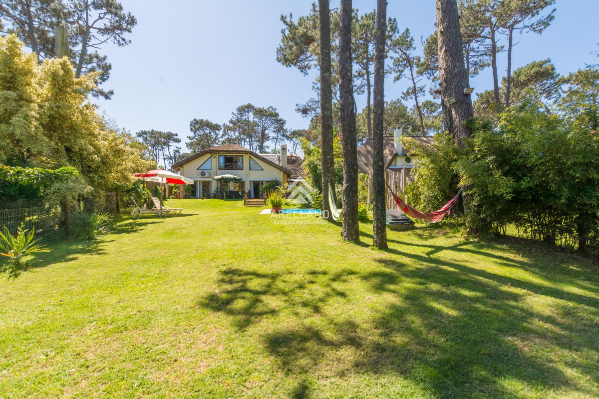 Casa ID.3919 - Venta Casa 4 dormitorios  - Playa Mansa