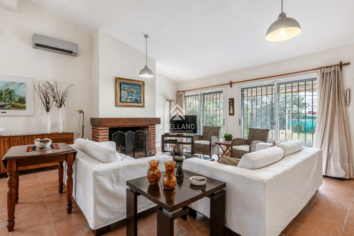 Casa ID.2669 - Casa en Playa Mansa 4 dormitorios cerca del mar