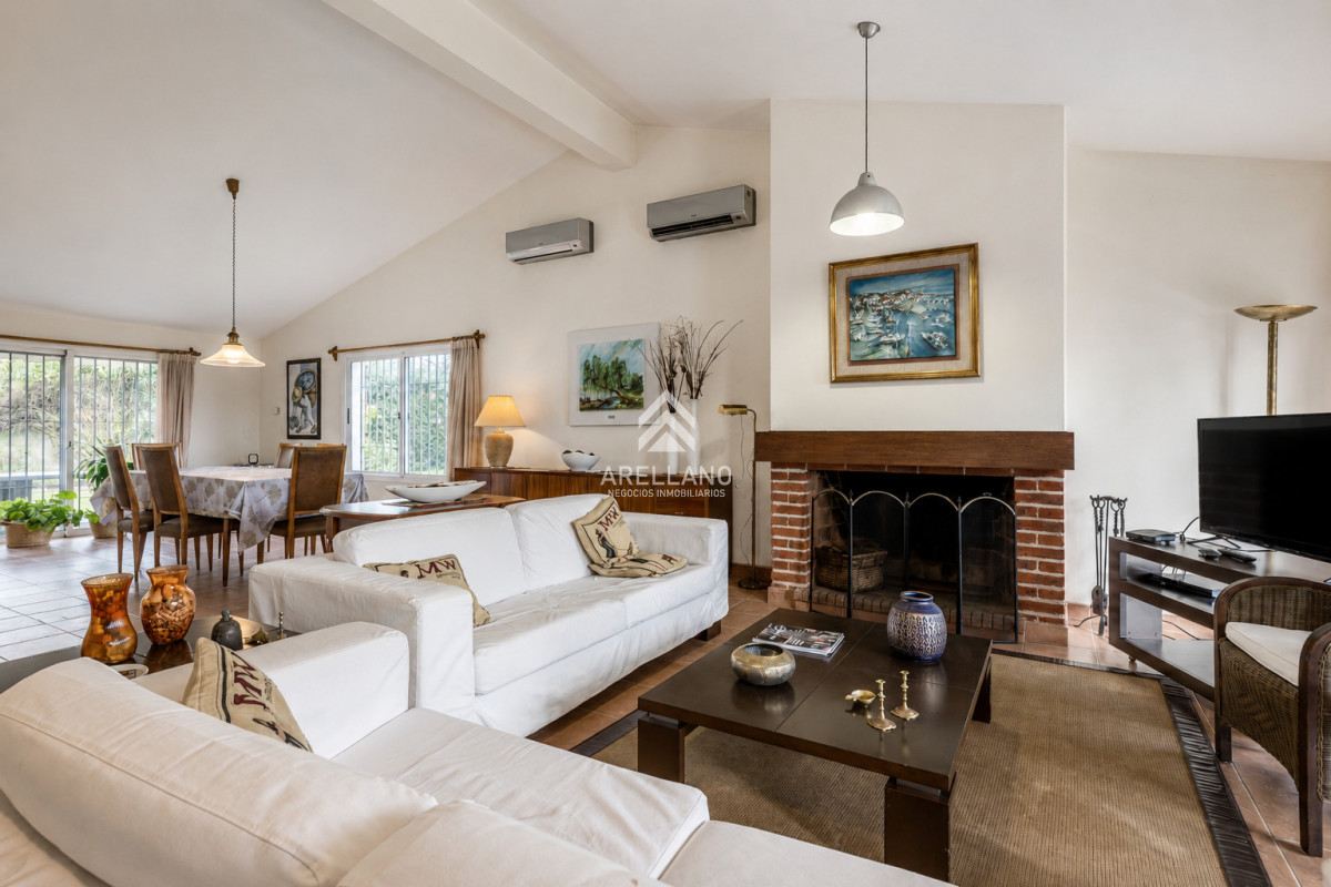 Casa ID.2669 - Casa en Playa Mansa 4 dormitorios cerca del mar