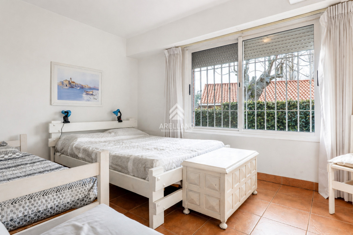 Casa ID.2669 - Casa en Playa Mansa 4 dormitorios cerca del mar