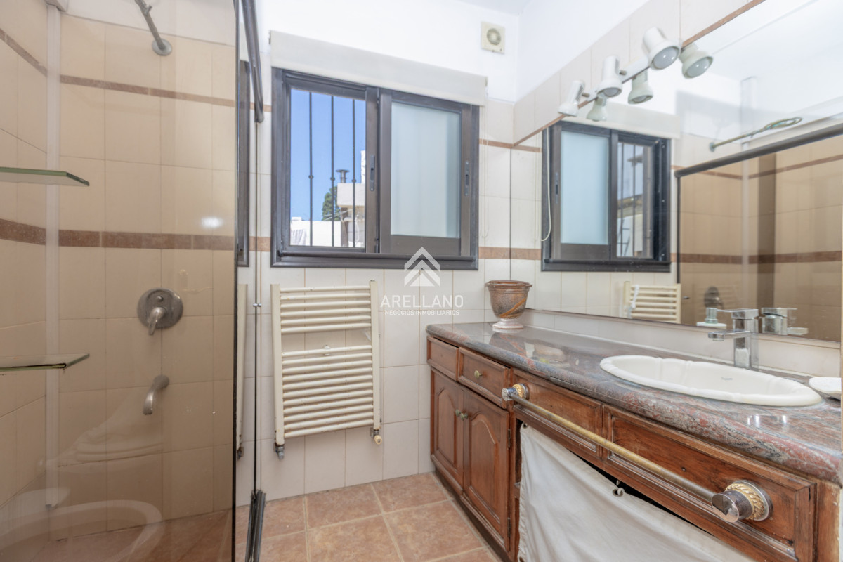 Casa ID.5879 - Venta casa 4 dormitorios