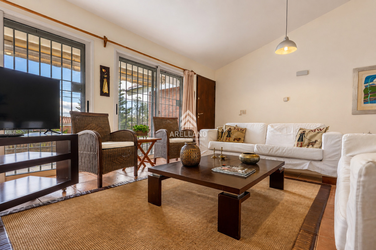 Casa ID.2669 - Casa en Playa Mansa 4 dormitorios cerca del mar
