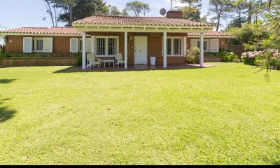 Venta casa 3 dormitorios y dependencia Playa Mansa