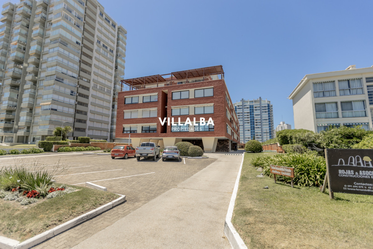 Apartamento ID.3948 - Apartamento monoambiente en venta - Primera línea vista al mar - Playa Mansa