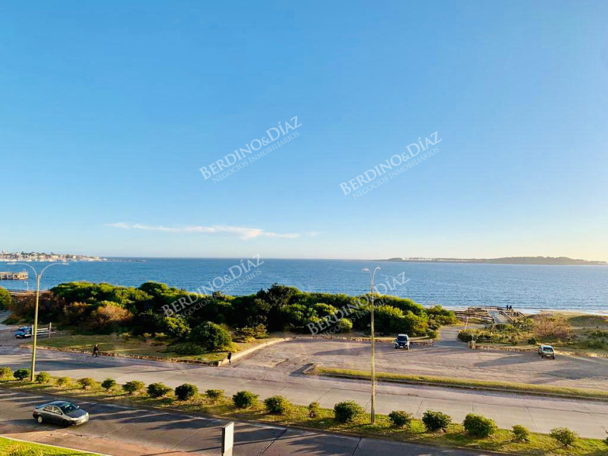Apartamento ID.2719 - Venta Apartamento 3 dormitorios màs dependencia en Playa Mansa, Punta del Este