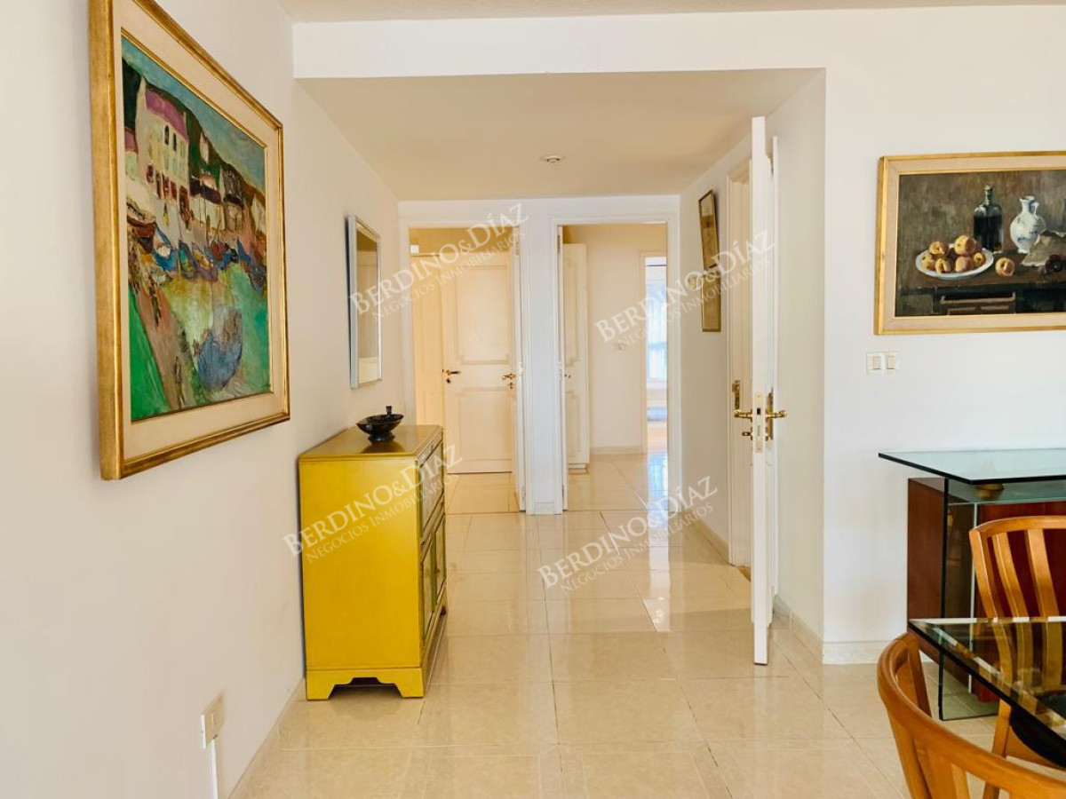Apartamento ID.2719 - Venta Apartamento 3 dormitorios màs dependencia en Playa Mansa, Punta del Este
