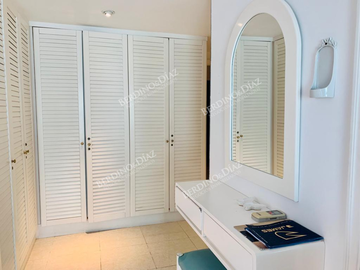Apartamento ID.2719 - Venta Apartamento 3 dormitorios màs dependencia en Playa Mansa, Punta del Este