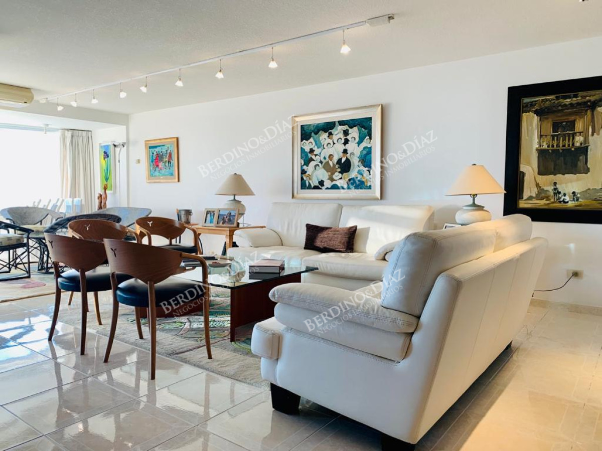 Apartamento ID.2719 - Venta Apartamento 3 dormitorios màs dependencia en Playa Mansa, Punta del Este