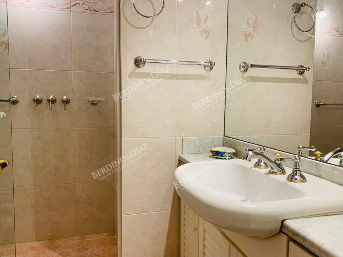 Apartamento ID.2719 - Venta Apartamento 3 dormitorios màs dependencia en Playa Mansa, Punta del Este