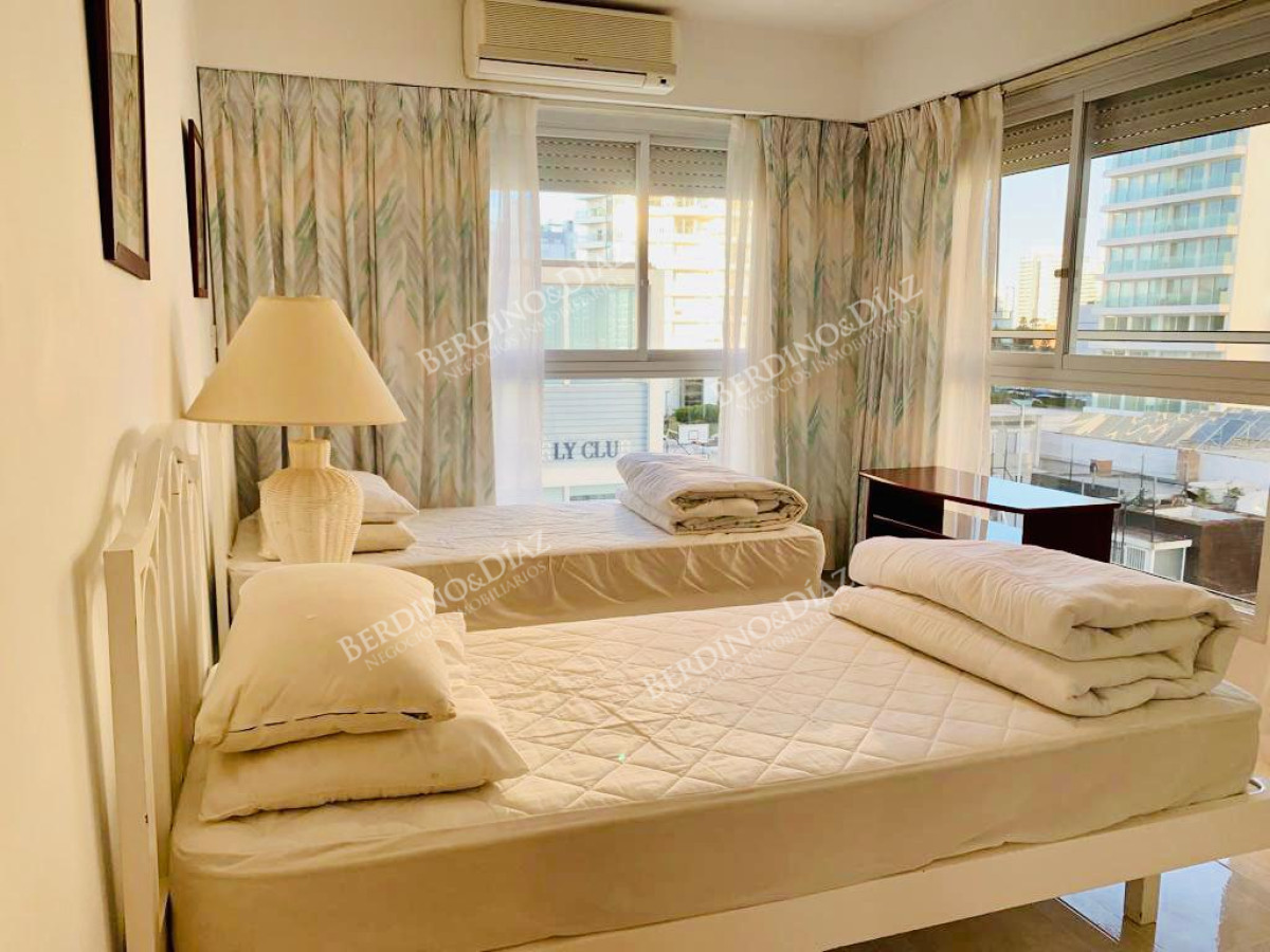 Apartamento ID.2719 - Venta Apartamento 3 dormitorios màs dependencia en Playa Mansa, Punta del Este
