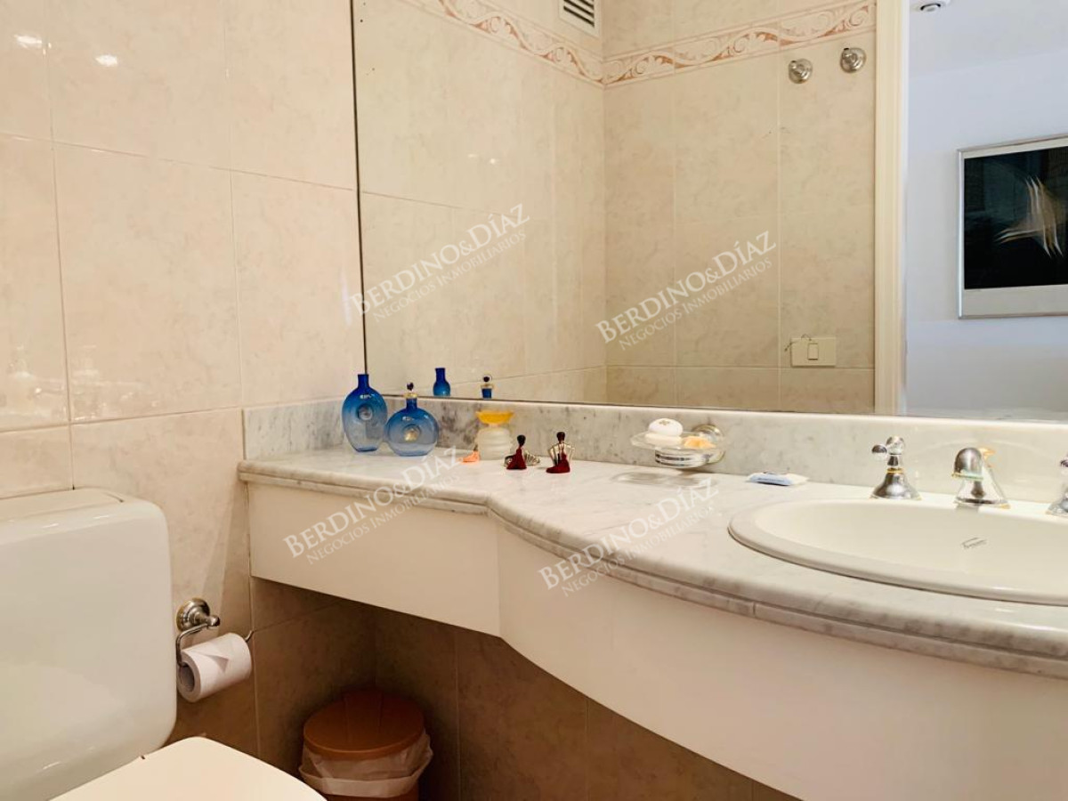 Apartamento ID.2719 - Venta Apartamento 3 dormitorios màs dependencia en Playa Mansa, Punta del Este