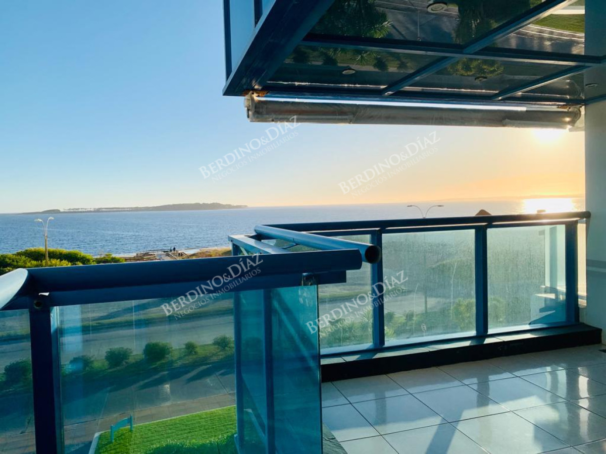 Apartamento ID.2719 - Venta Apartamento 3 dormitorios màs dependencia en Playa Mansa, Punta del Este