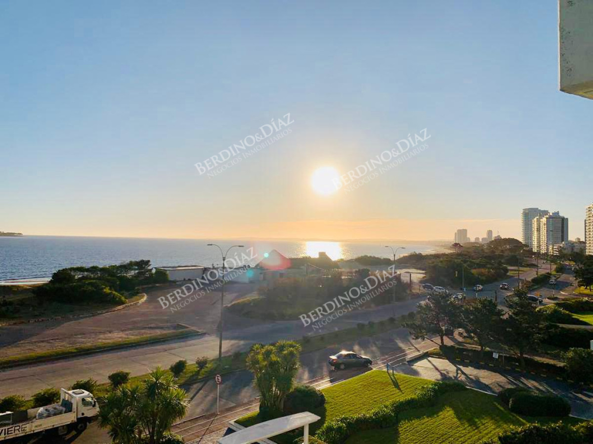 Apartamento ID.2719 - Venta Apartamento 3 dormitorios màs dependencia en Playa Mansa, Punta del Este