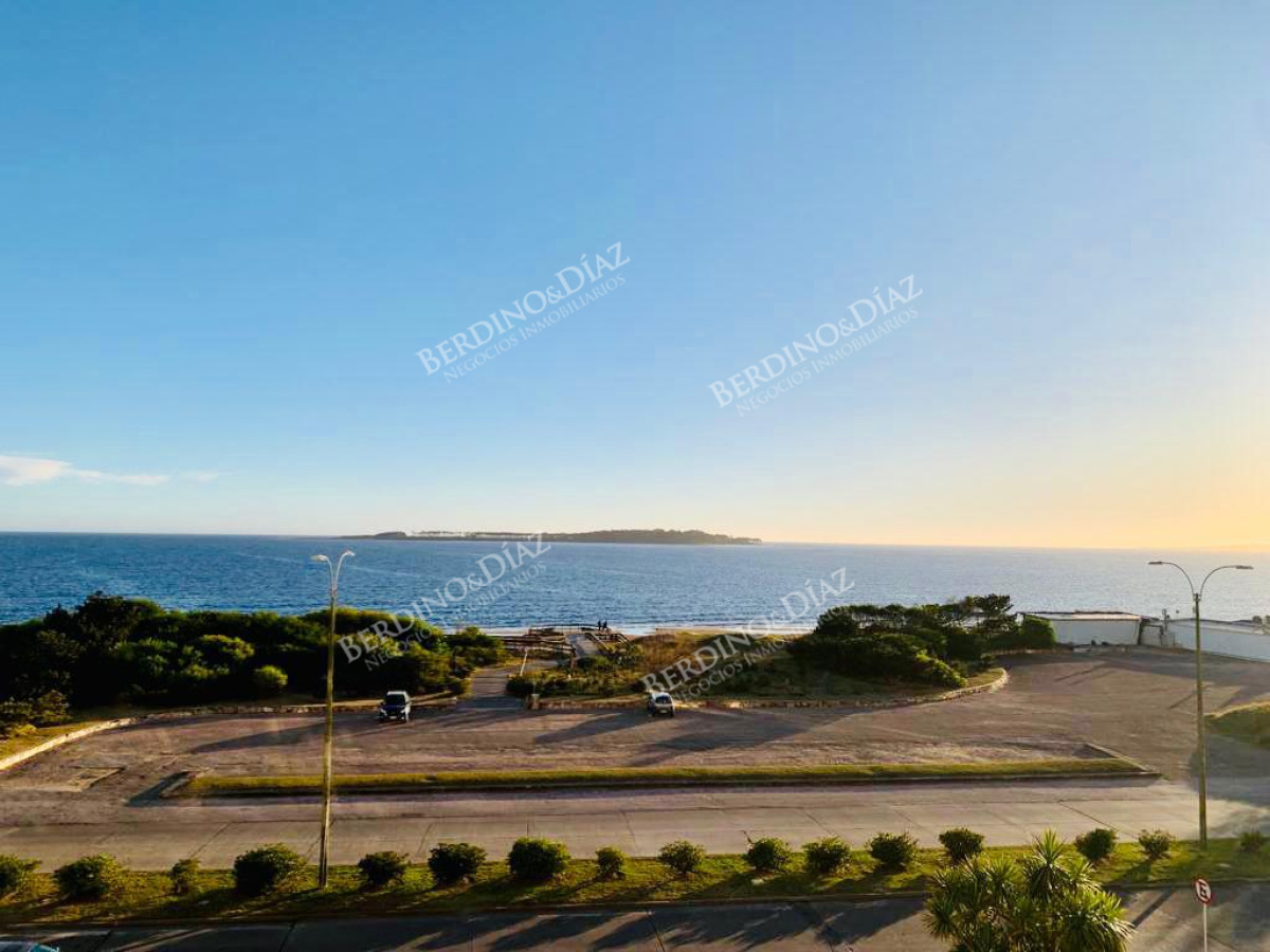 Apartamento ID.2719 - Venta Apartamento 3 dormitorios màs dependencia en Playa Mansa, Punta del Este