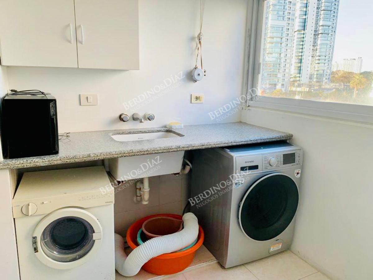 Apartamento ID.2719 - Venta Apartamento 3 dormitorios màs dependencia en Playa Mansa, Punta del Este