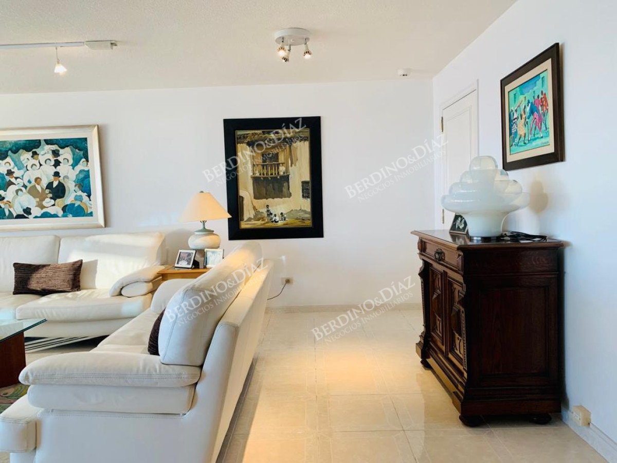 Apartamento ID.2719 - Venta Apartamento 3 dormitorios màs dependencia en Playa Mansa, Punta del Este
