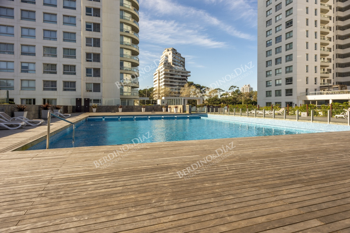 Apartamento ID.2867 - Venta Apartamento 3 dormitorios y dep Ocean Drive Punta del Este