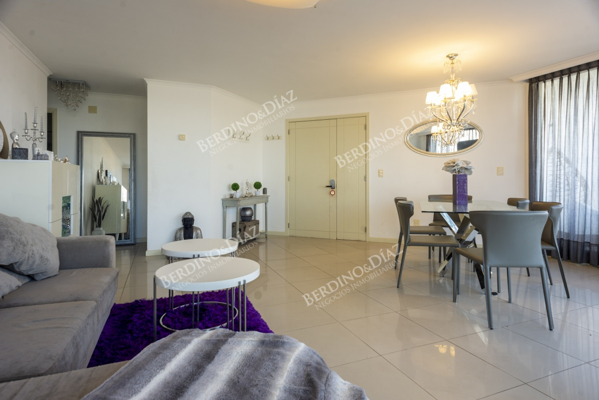 Apartamento ID.2867 - Venta Apartamento 3 dormitorios y dep Ocean Drive Punta del Este