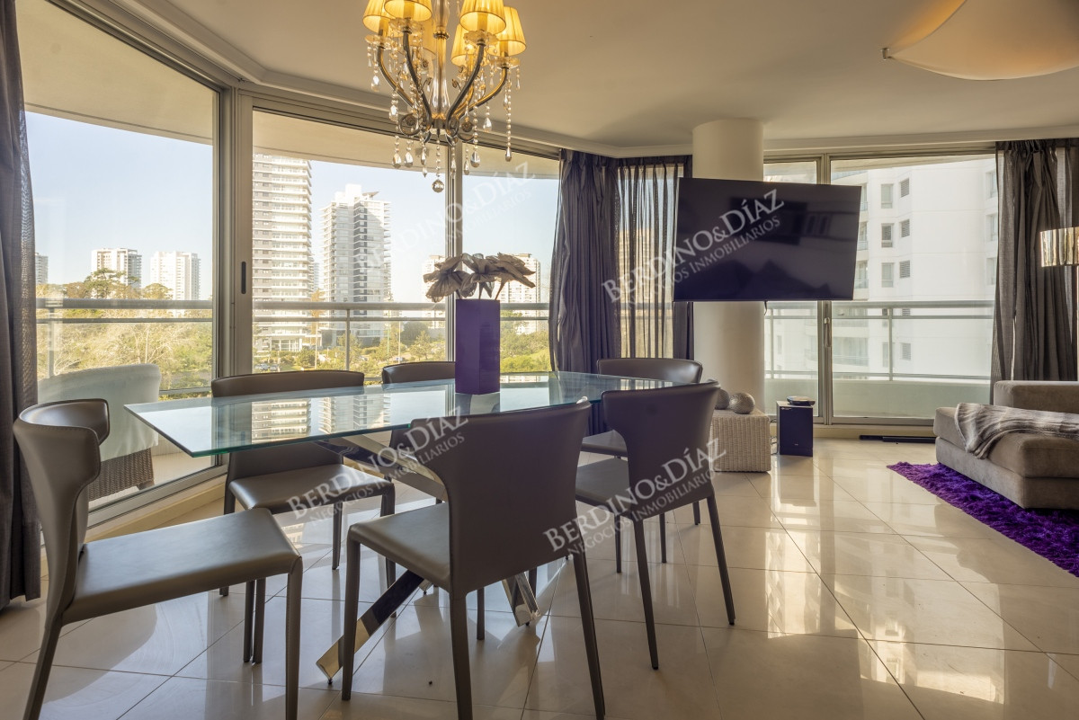 Apartamento ID.2867 - Venta Apartamento 3 dormitorios y dep Ocean Drive Punta del Este