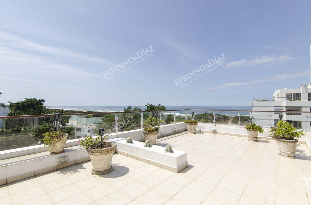 Apartamento ID.2903 - Pensthouse en venta Playa Brava Espectacular
