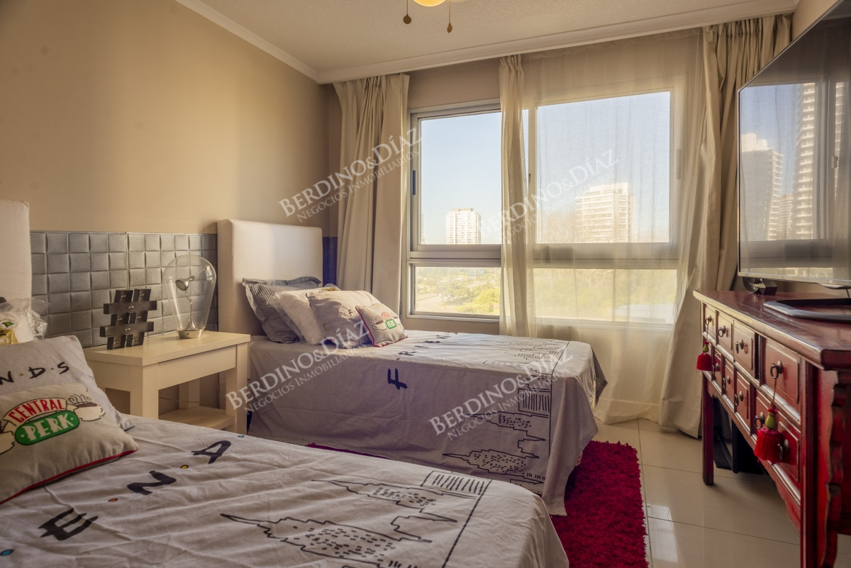 Apartamento ID.2867 - Venta Apartamento 3 dormitorios y dep Ocean Drive Punta del Este