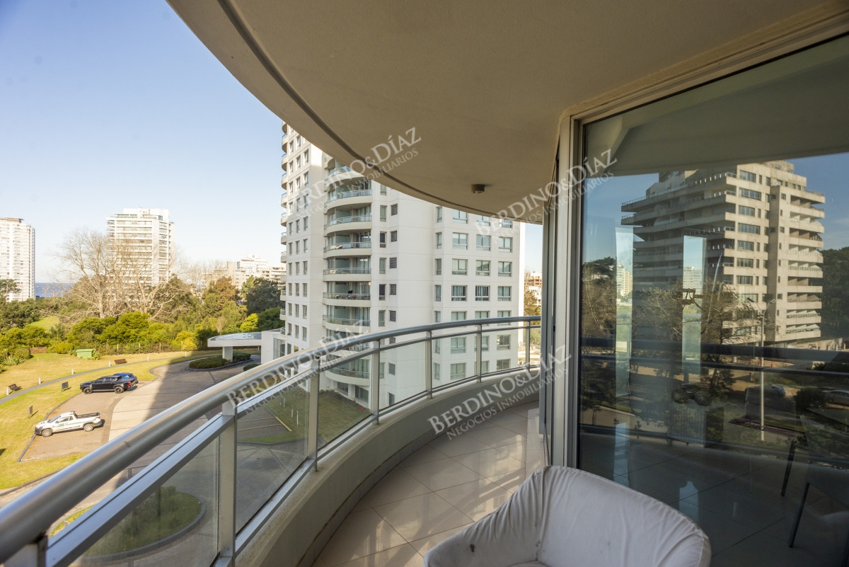 Apartamento ID.2867 - Venta Apartamento 3 dormitorios y dep Ocean Drive Punta del Este