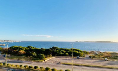 Venta Apartamento 3 dormitorios màs dependencia en Playa Mansa, Punta del Este