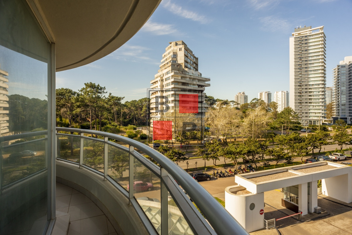 Apartamento ID.1106 - Venta Apartamento 3 dormitorios y dependencia en Ocean Drive Punta del Este