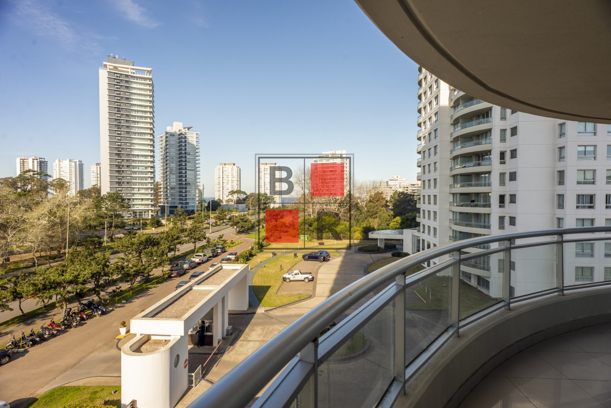 Apartamento ID.1106 - Venta Apartamento 3 dormitorios y dependencia en Ocean Drive Punta del Este