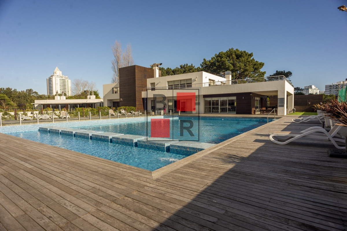 Apartamento ID.1106 - Venta Apartamento 3 dormitorios y dependencia en Ocean Drive Punta del Este