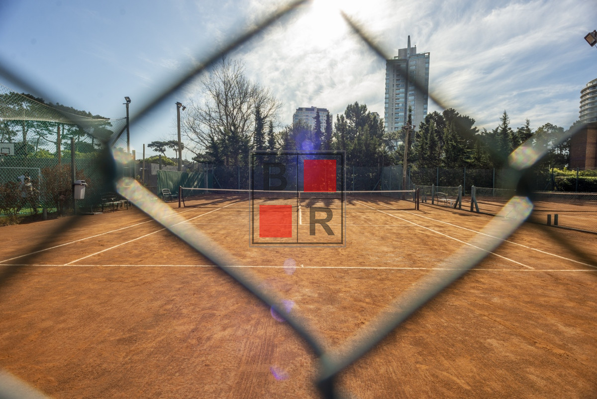 Apartamento ID.1106 - Venta Apartamento 3 dormitorios y dependencia en Ocean Drive Punta del Este