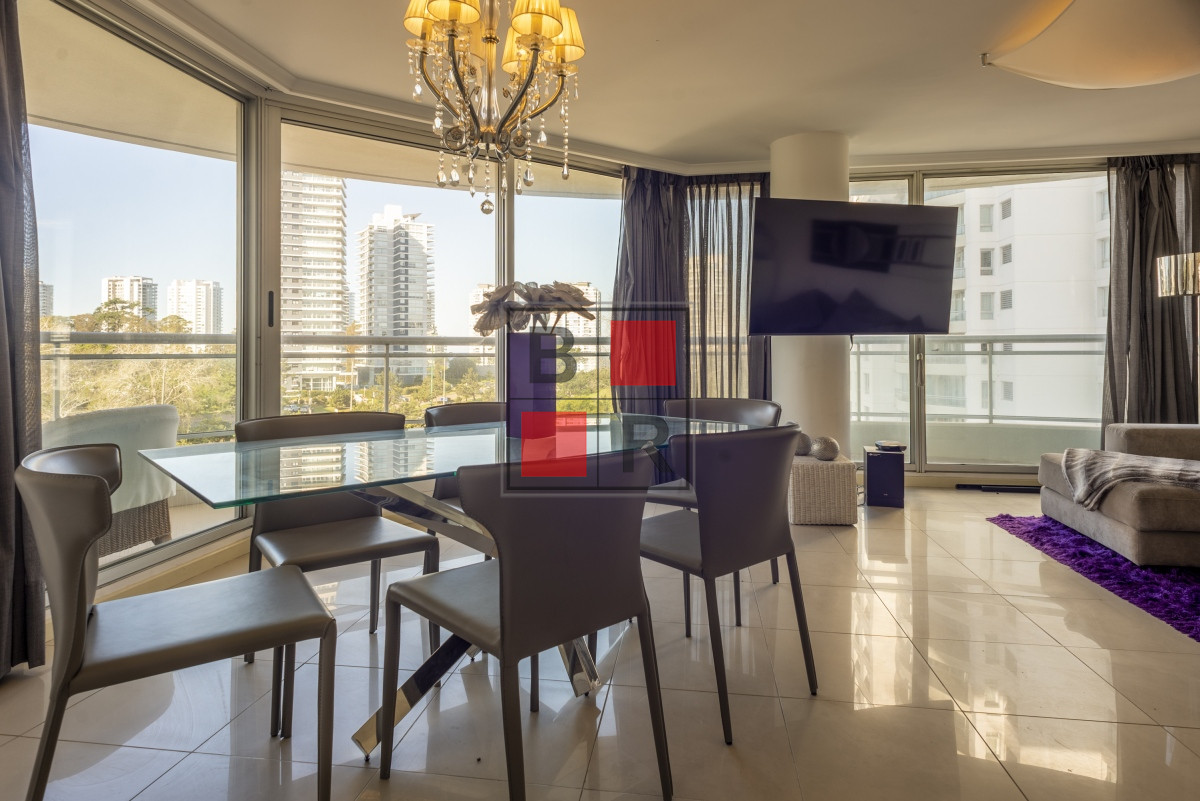Apartamento ID.1106 - Venta Apartamento 3 dormitorios y dependencia en Ocean Drive Punta del Este