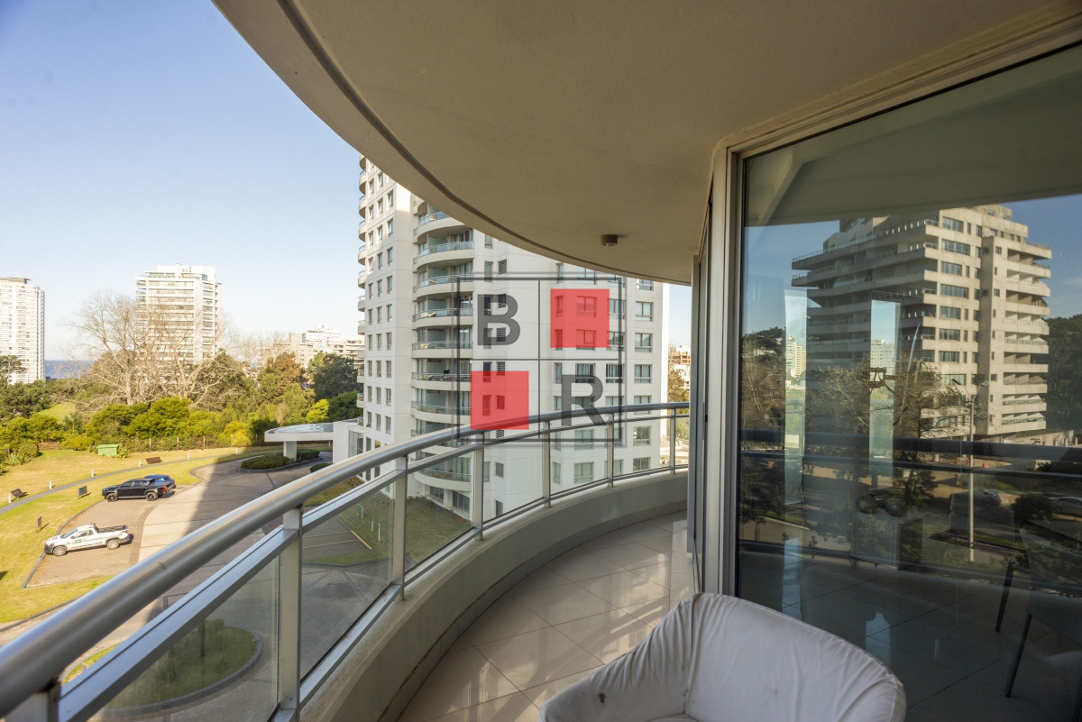 Apartamento ID.1106 - Venta Apartamento 3 dormitorios y dependencia en Ocean Drive Punta del Este
