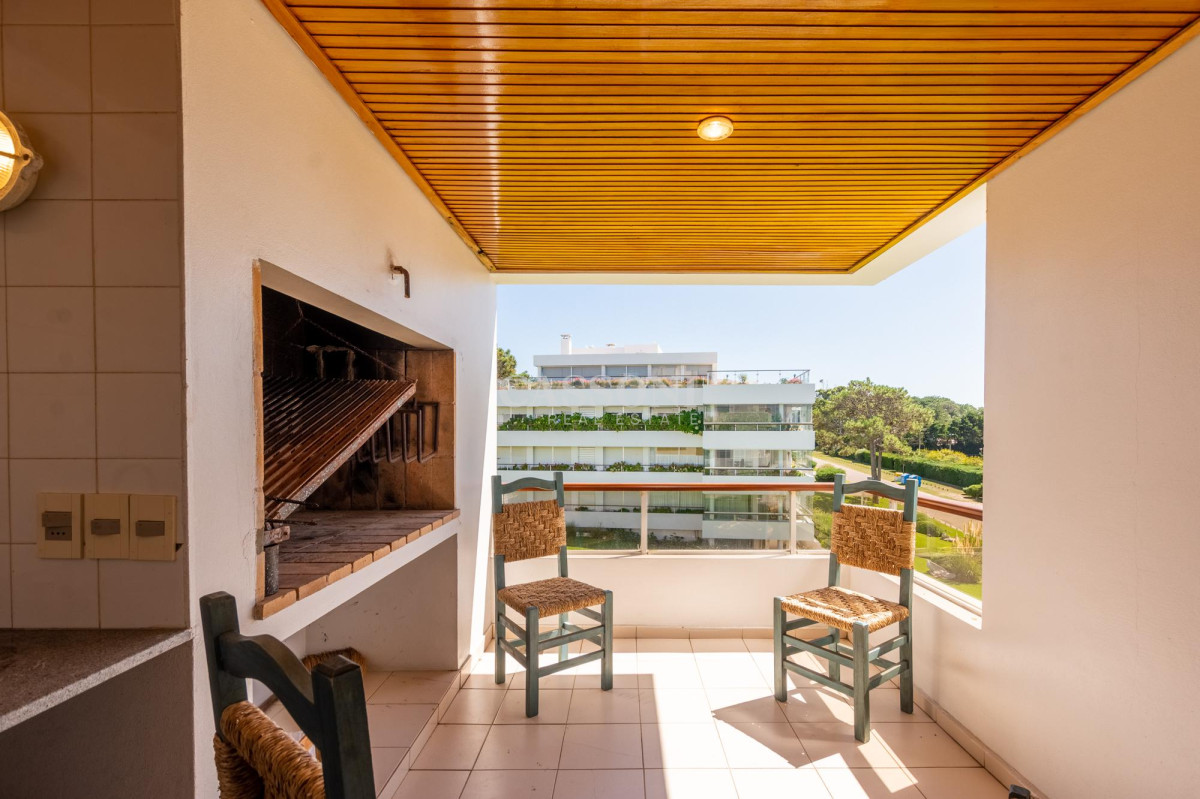 Apartamento ID.3592 - Apartamento  Venta 3 dormitorios mas dependencia  Rincón del Indio Punta del Este Vista al Mar